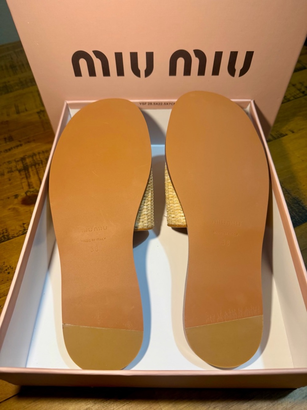 Miu Miu Tan Raffia Logo Slide Sandals. Size US 7 EUR 38 - Picture 6 of 6